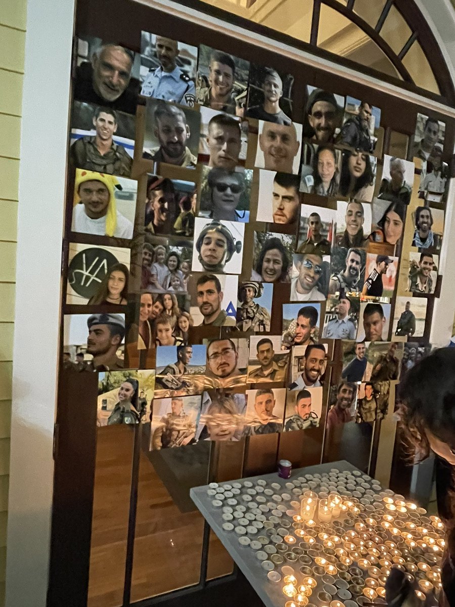 ipopStats's tweet photo. Last night, several hundred @Tulane students, faculty, and staff gathered in the freezing rain for a march and vigil to support the victims of the Israel-Hamas war and to march against terrorism. https://t.co/lKbo9u395Y