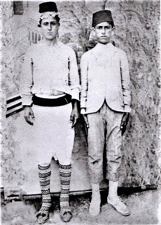Blueyonetwo's tweet photo. Two young men from #Tohni/ #Cyprus/1920s/ Standing at Attention// #Dohni koyunden iki delikanli/ 1920ler/ #Kibris/ Hazirolda duruyorlar https://t.co/djFr0AtChl