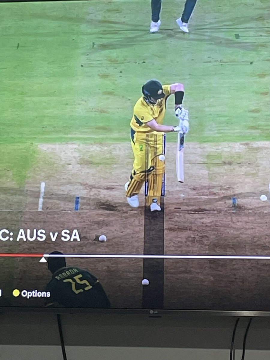 Daniel_K02's tweet photo. How big are the stumps behind smith 🤔🤔 #WC2023  #aus https://t.co/3lUOaOtF6X