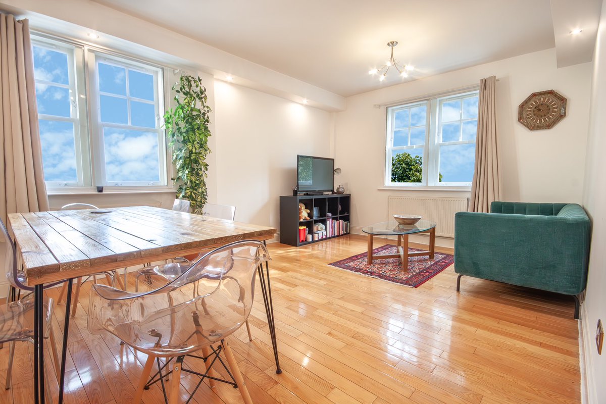 AbacusEstates's tweet photo. Stunning two double bedroom flat with access to the lodge’s luxury pool, fully equipped gym, sauna, jacuzzi and table tennis room 💚🏡

📍Exeter Road, NW2 - TO LET 

Check our bio for more details!

#letting #rentproperties #londonproperties #london #estateagency #realestate https://t.co/6Ji0FP8X8t