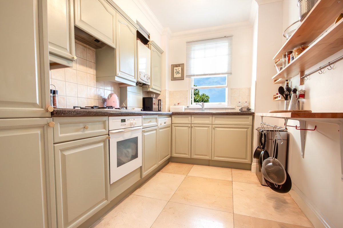 Stunning two double bedroom flat with access to the lodge’s luxury pool, fully equipped gym, sauna, jacuzzi and table tennis room 💚🏡

📍Exeter Road, NW2 - TO LET 

Check our bio for more details!

#letting #rentproperties #londonproperties #london #estateagency #realestate