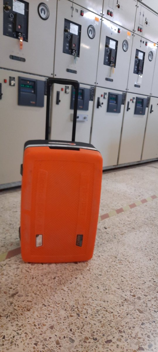 Visitamos la central eléctrica para que nuestros compañeros eléctricos nos den pautas ante una posible intervención con víctima afectada por tensión. Probamos nuestro kit de emergencia y su material.
Arff Bilbao