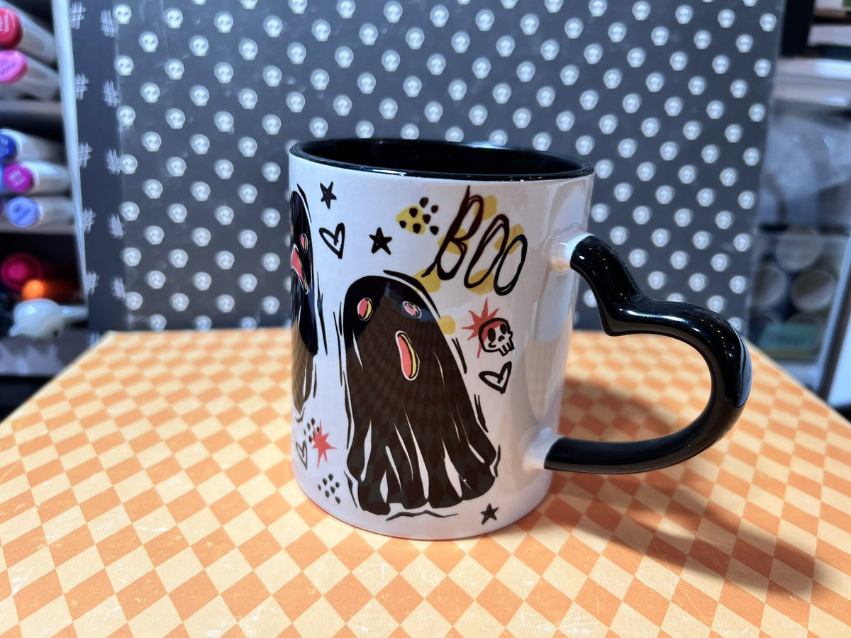 TitaniumOctopus's tweet photo. So… I haven’t posted art in a bit since we’ve moved into the house. But I made these cute spooky mugs https://t.co/vIGthvaPCV