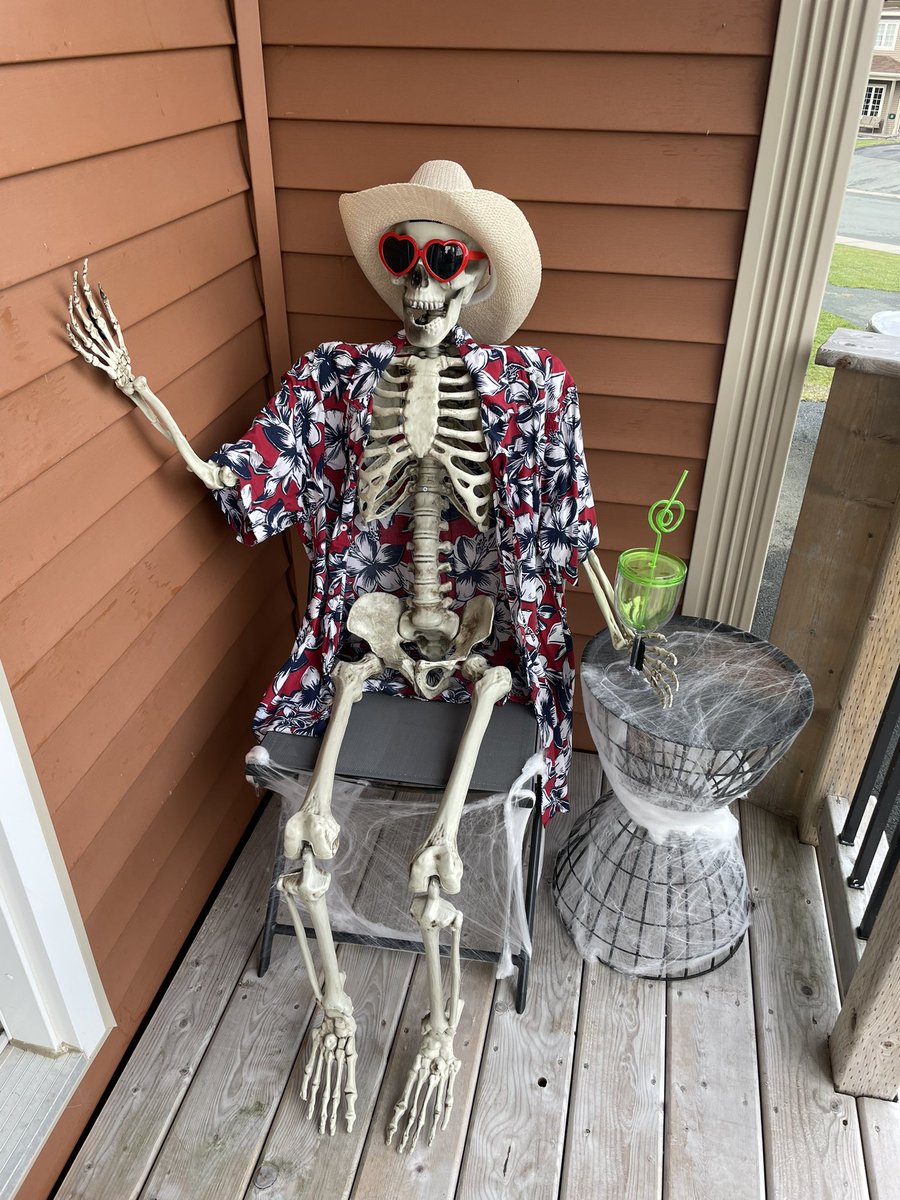 Skeleton Steve enjoying a drink on the deck. 💀🍹