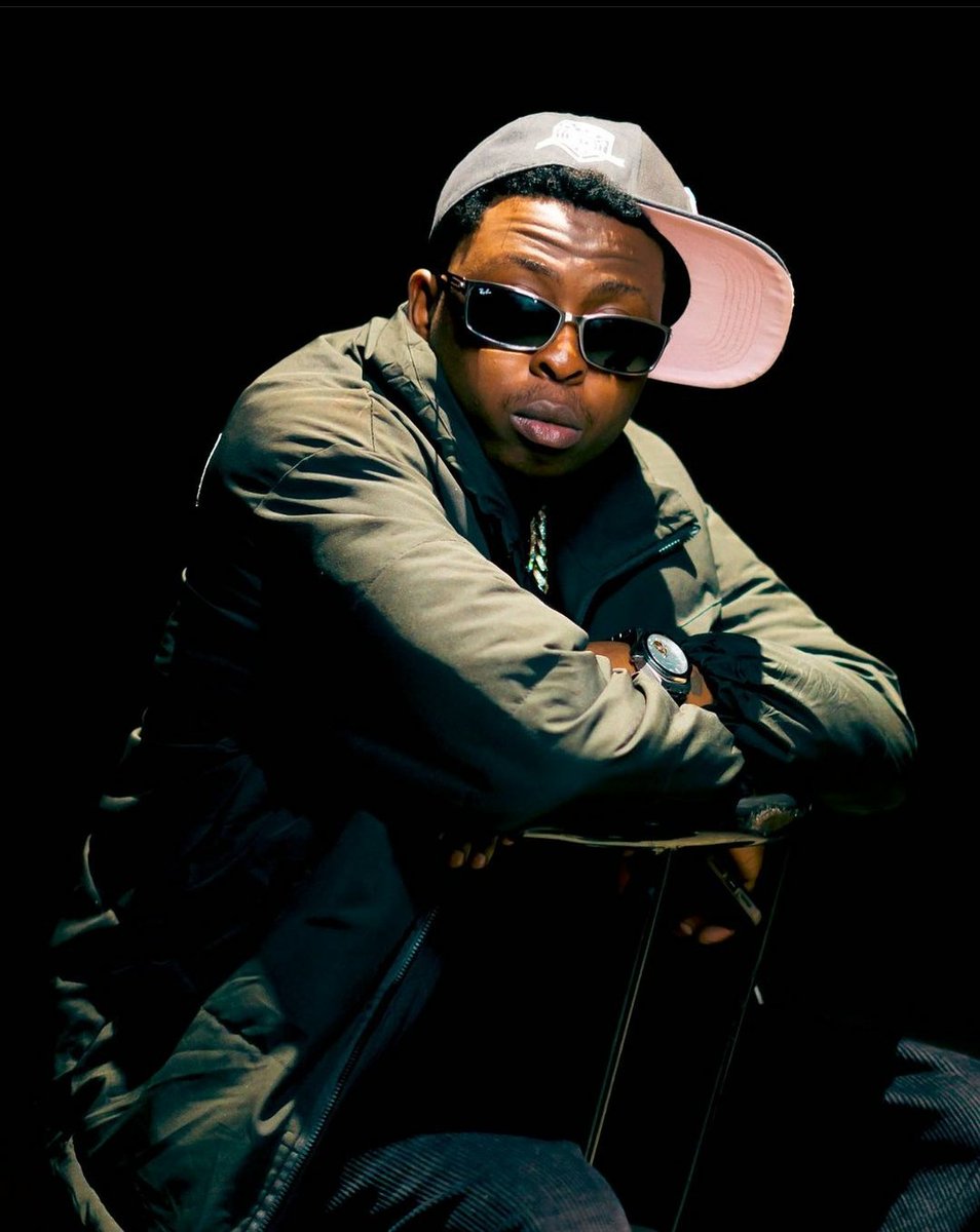 srizzymaster's tweet photo. Nani ana chora sana mistari kati ya ivi vichwa viwili tukiachilia mbali mapenzi #Conboi & #Mbuzi ๐ฅ
Tuwe really tufanye wote wawe serious bila kunusa nusa..?๐ https://t.co/HBy0LFFDBO