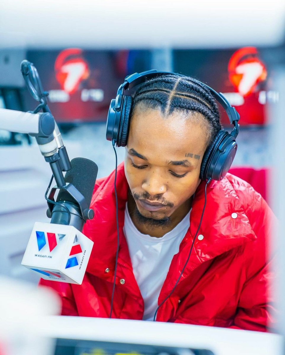 srizzymaster's tweet photo. Nani ana chora sana mistari kati ya ivi vichwa viwili tukiachilia mbali mapenzi #Conboi & #Mbuzi ๐ฅ
Tuwe really tufanye wote wawe serious bila kunusa nusa..?๐ https://t.co/HBy0LFFDBO