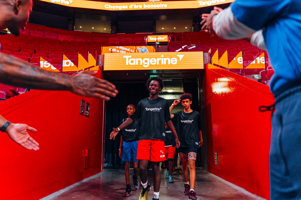 Basketball Québec a eu le plaisir de s'associer à @BanqueTangerine afin de permettre à plusieurs athlètes issus de programmes de basketball montréalais de participer à une clinique d'entraînement animée par l'ancien champion NBA Richard Hamilton, hier au Centre Bell !