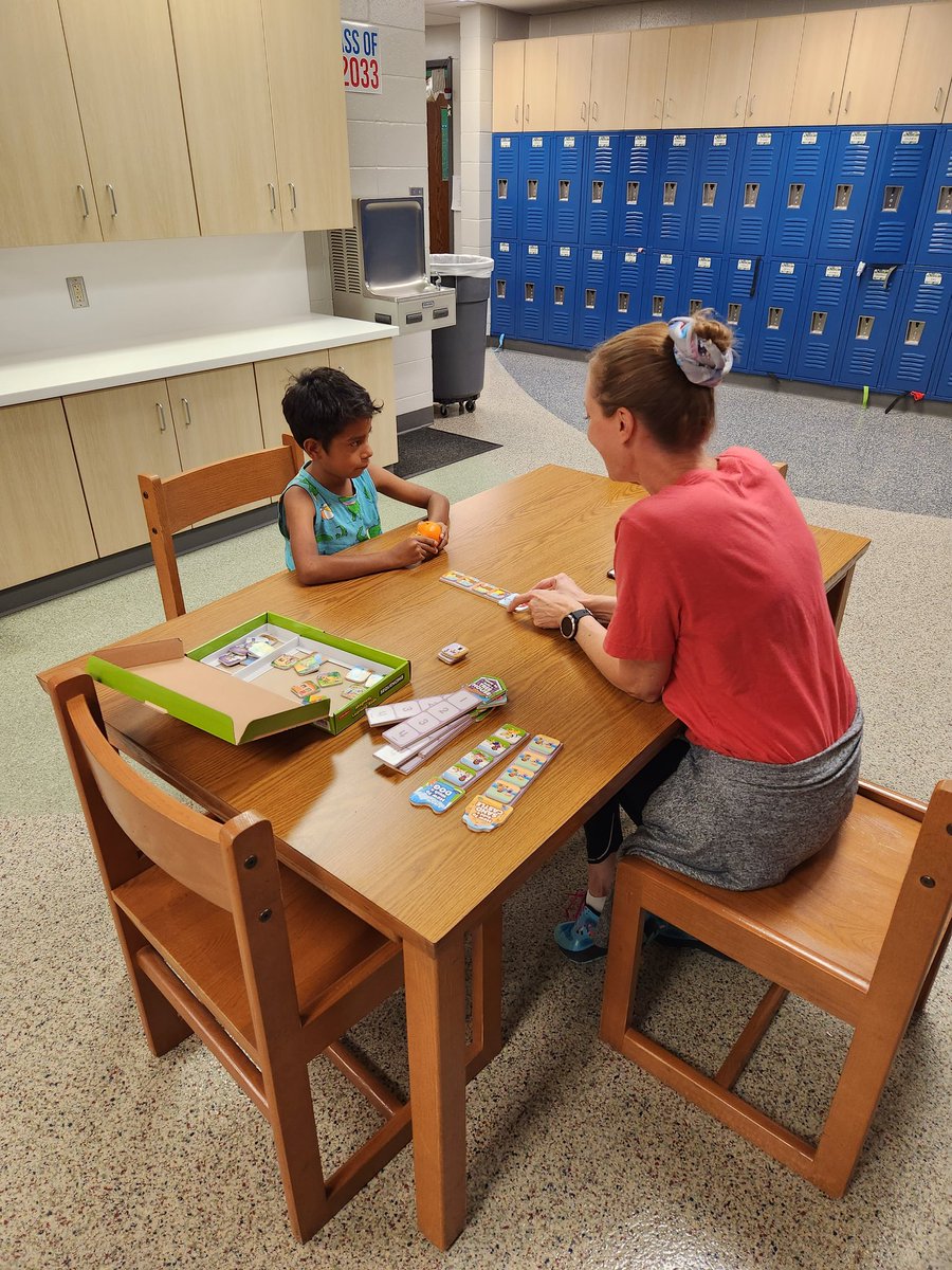 DrJillSmith's tweet image. SLT gets to start at Rolling Ridge!  Today is their big Fun Run, so big day!  Visited Mrs. Phillips classroom. If you tried a new vegetable, how would you feel?  Adults everywhere helping!  Then 2nd grade phonics! #opsforwardtogether, @olatheschools, @RocketsRR
