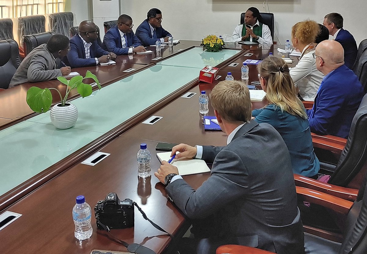 Chief Observer @EvinIncir presented EU EOM Sierra Leone Final Report to the Chief Minister David Moinina Sengeh and exchanged on prospective steps towards the implementation of mission’s recommendations.