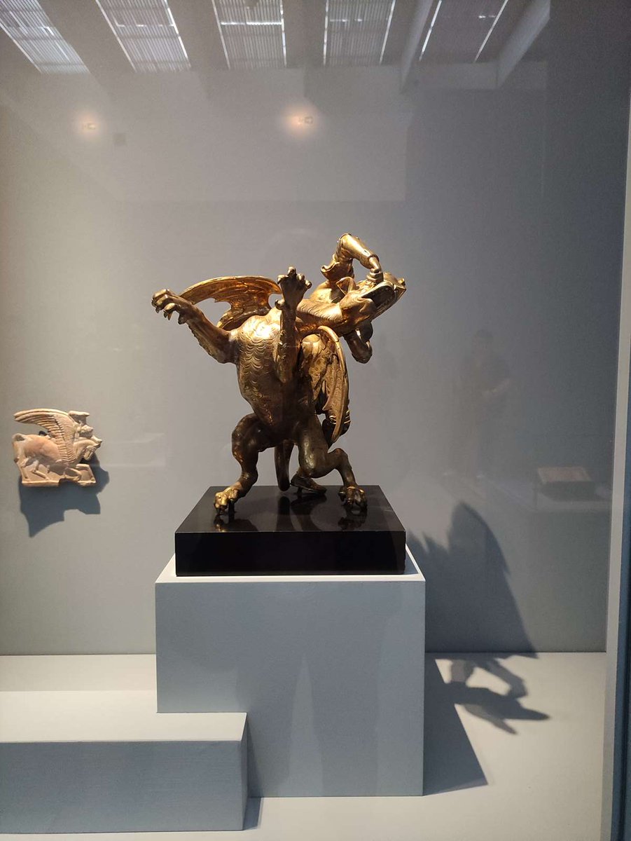 MuserAvec's tweet image. Je ne m'en lasse pas!!!!! photos de ma dernière visite au @MuseeLouvreLens pour l'exposition "Animaux Fantastiques" #louvrelens #expoAnimauxFantastiques @hautetforthdf