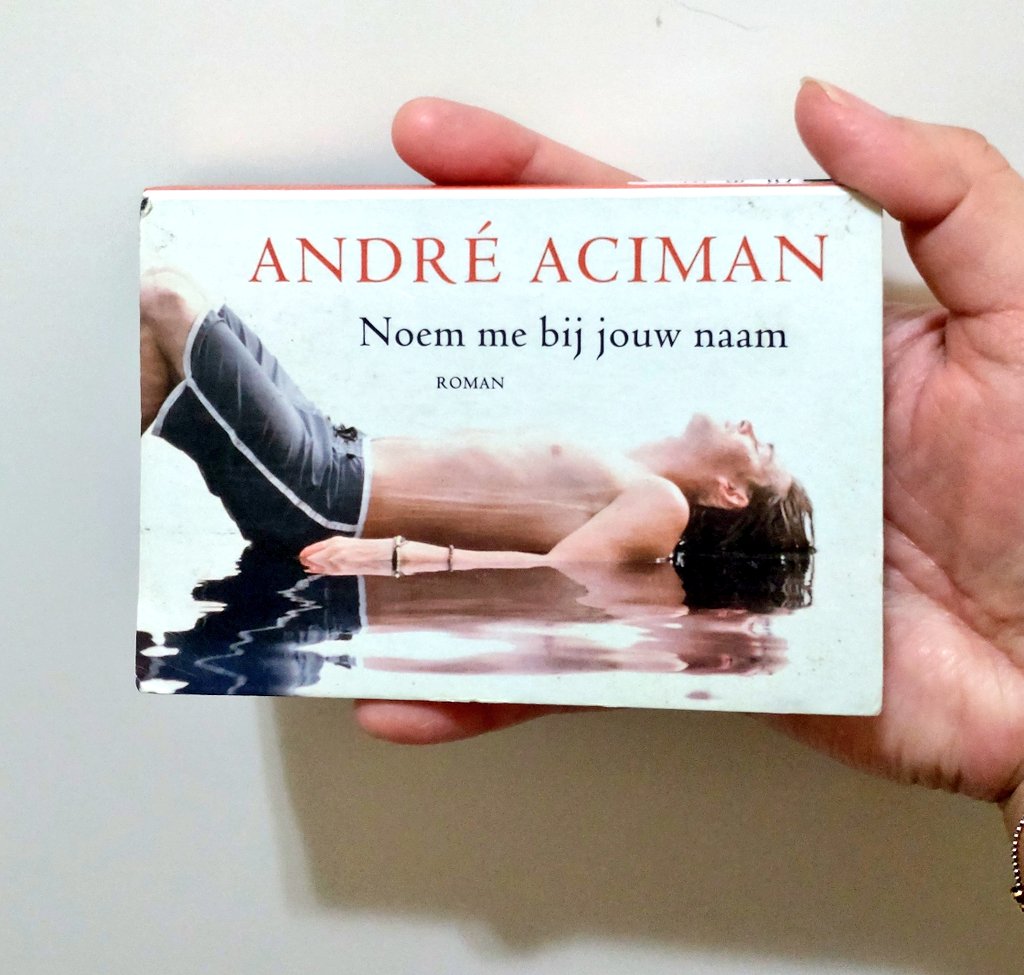 keikoei's tweet photo. I just got a mini version of Dutch one, this searched for a long time, finally found in online second hand bookstore.

Pocket size, smaller than my hand, read in vertical view, published in 2007, so interesting.

#CMBYNBOOKS https://t.co/PMpBGGz8Rp
