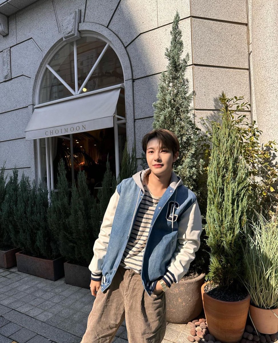 Dream127WayU's tweet photo. Why are boys at my uni not looking good as him https://t.co/ae4vLBWTfC