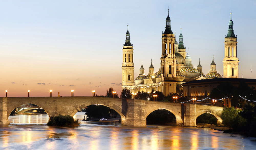 Santa_Palabra's tweet photo. La Basílica de Nuestra Señora del Pilar, está ubicada a la orilla del río Ebro en Zaragoza, capital de Aragón en España; y es el primer templo construido y dedicado especialmente a la Virgen María. https://t.co/n2SOREbSGH