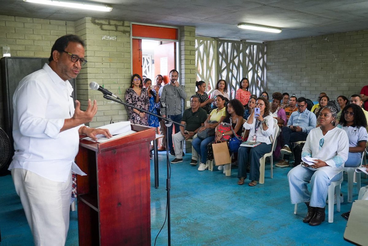 “La tecnología se ha convertido en una herramienta de transformación. Hoy entregamos 20 computadores y un laboratorio de innovación educativa para que los estudiantes de la IE Jorge Artel puedan adentrarse en el mundo computacional": Luis Manuel Escobar de <a href="/CompuParaEducar/">Computadores para Educar 💻</a>
