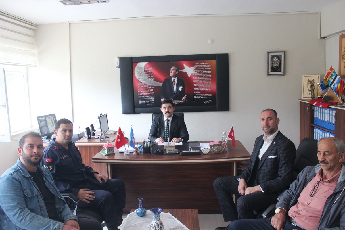 Findiklikymkmlk's tweet photo. Kaymakamımız Sn. Murat ÇÜRÜK, Çağlayan köyünde bulunan Çağlayan İlkokulu ve Ortaokulu’nu ziyaret etti. https://t.co/rayer8QotS