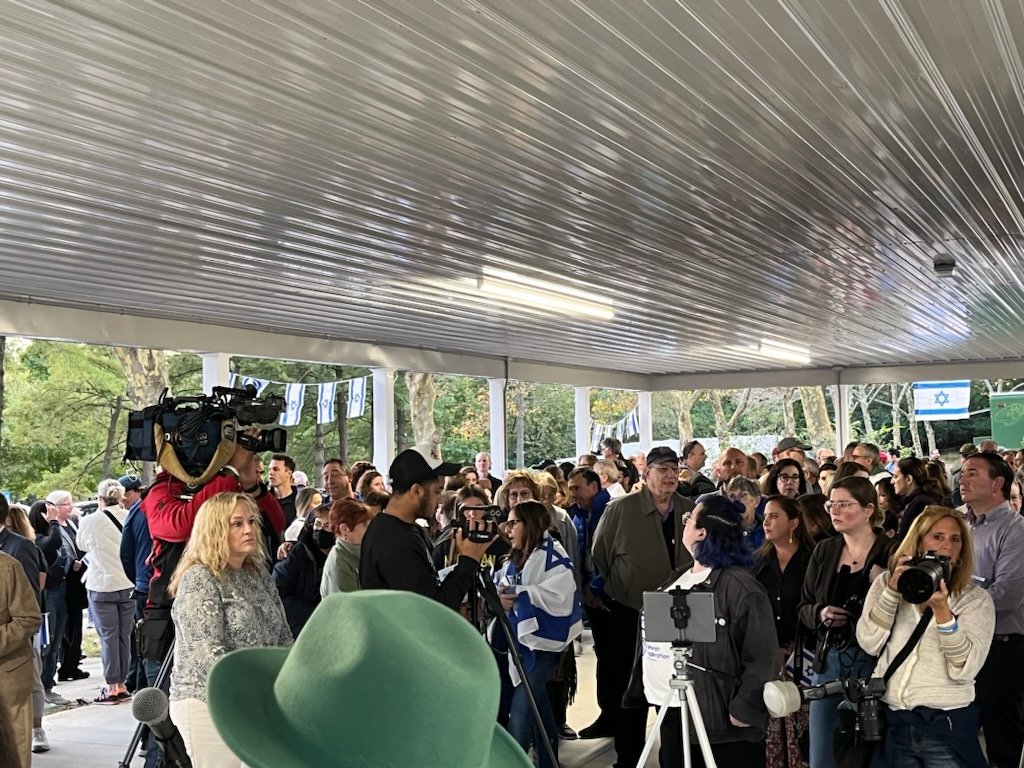 ADLPhiladelphia's tweet photo. Our team has traveled around our region to #StandWithIsrael. From Southern Jersey, to Delaware, to Pennsylvania, we will continue speaking out against hate while speaking up for those in our region experiencing pain and sorrow. #FightingHate #StrongerTogether https://t.co/XY1KzcacRY