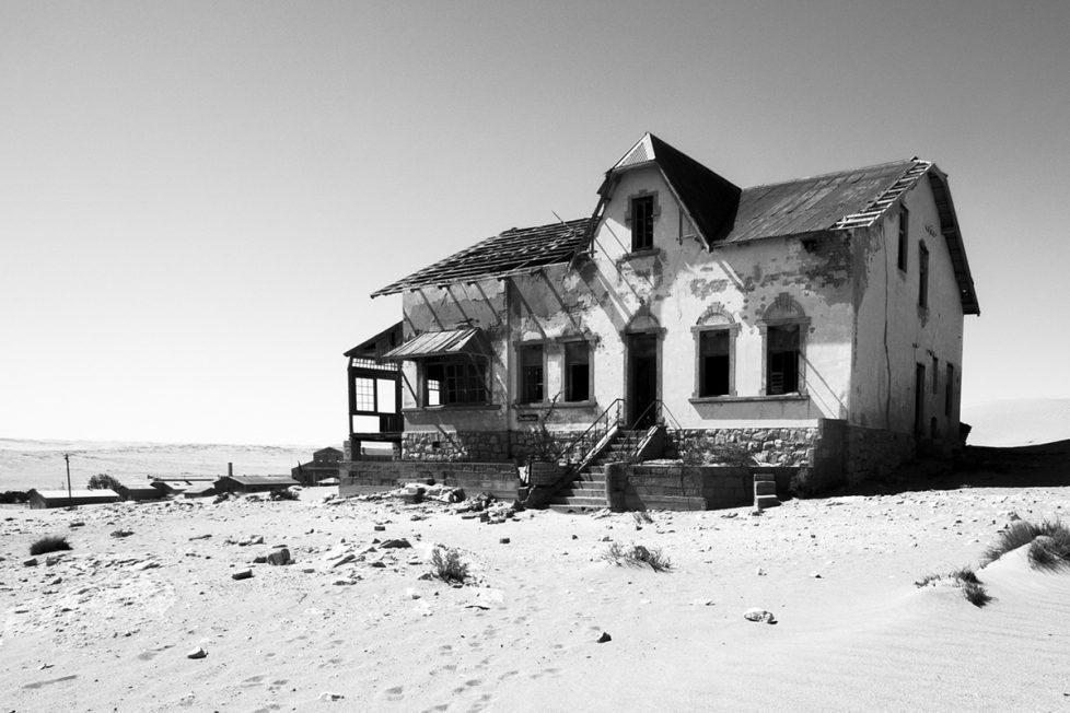 Sometimes writing personal poems can be extremely daunting. In this article, Coty shares some insights to writing the extremely personal from Richard Hugo's essay "The Triggering Town".
buff.ly/3ZSh7qZ