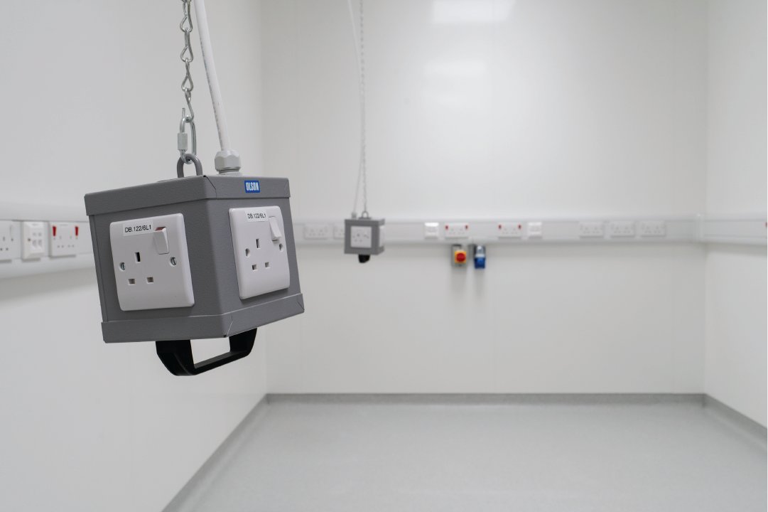 T_BContractors's tweet photo. We recently handed over this immaculate design &amp; build refurbishment of existing office space to new biophysics labs at Kings College London. 

What an amazing space to learn and develop in! https://t.co/HlcWKciFaE