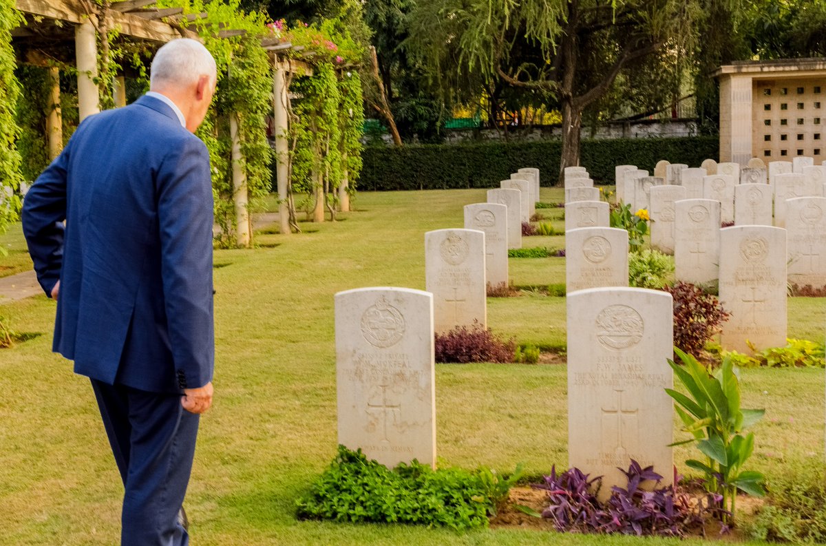 CommonsSpeaker's tweet photo. Accompanied by British High Commissioner to India @AlexWEllis and Defence Advisor, Nick Sawyer I laid a wreath at @CWGC Delhi War Cemetery to honour those from the Commonwealth who paid the ultimate sacrifice during the First and Second World Wars.

May we always remember them. https://t.co/JyTHX7G0AE