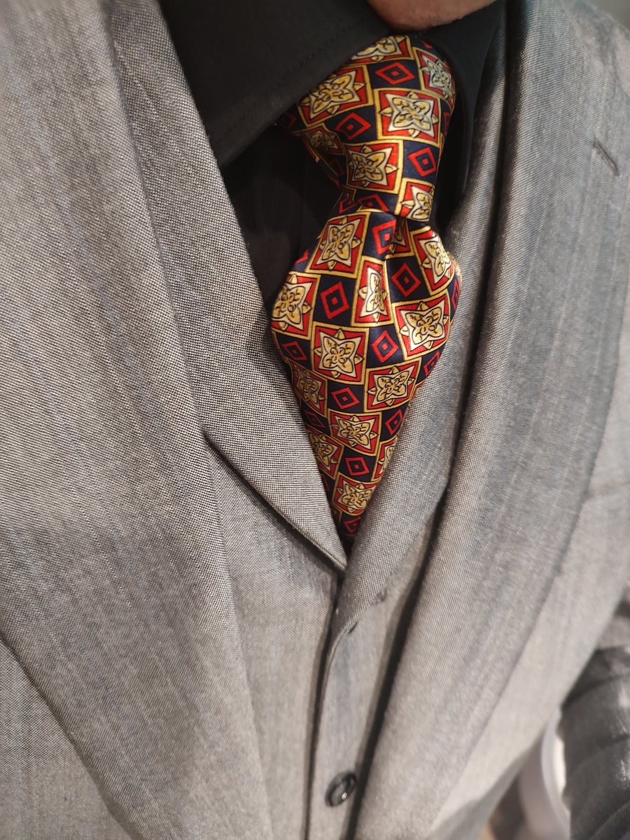jorgeggmc's tweet photo. Nueva corbata, clásica y elegante https://t.co/MIBL9BB0Gp