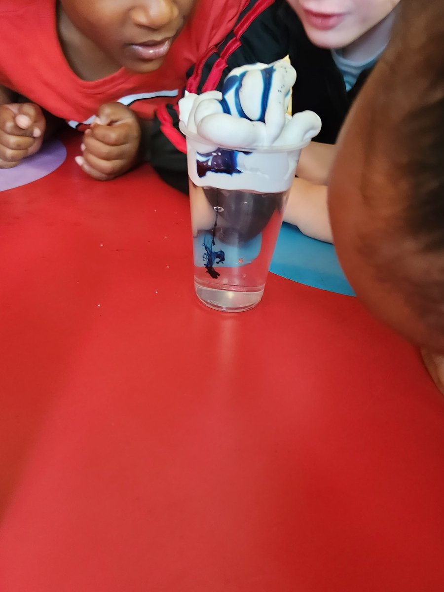 SweeneySESCoach's tweet photo. Kindergarteners learning big words like "moisture" so they can have conversations about the weather! Then they saw moisture in action in a cloud experiment! #growvocabulary #learningbigthings #learninginaction #RCSK5ELA @SmyrnaElem_TN @KeglerLisa @teachkjw https://t.co/Ds0IzMF0Su
