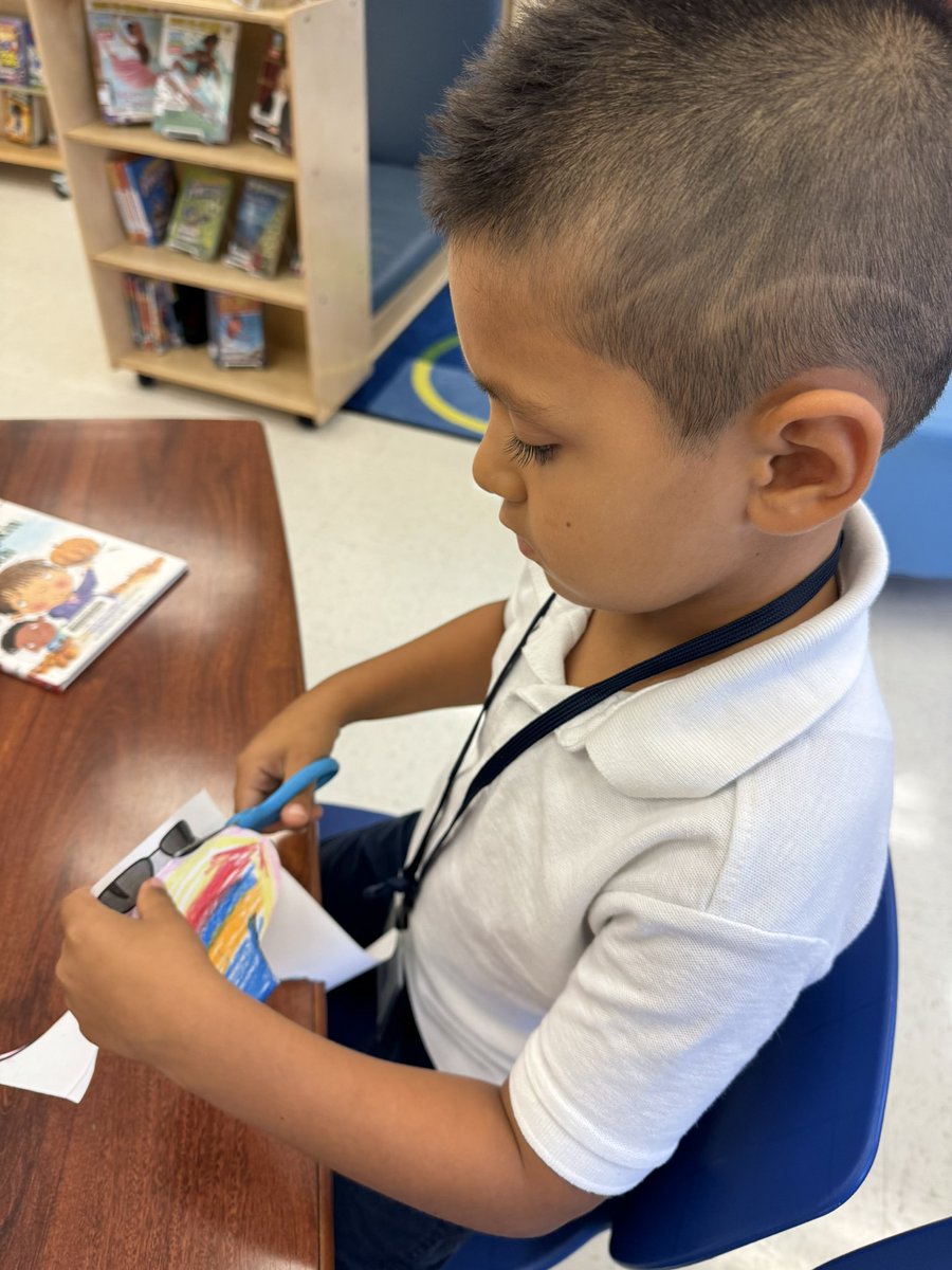 EpsteinCaroline's tweet photo. Llama llama brown paper bag puppets by @AnnaDewdney for #bullyawarenessmonth @BinksForestES @pbcsd @emapbc @LibraryCurrent @Ed_Tierney1 @GFsheffield #lovemylibraryPBCSD https://t.co/Pjwx0sikGt