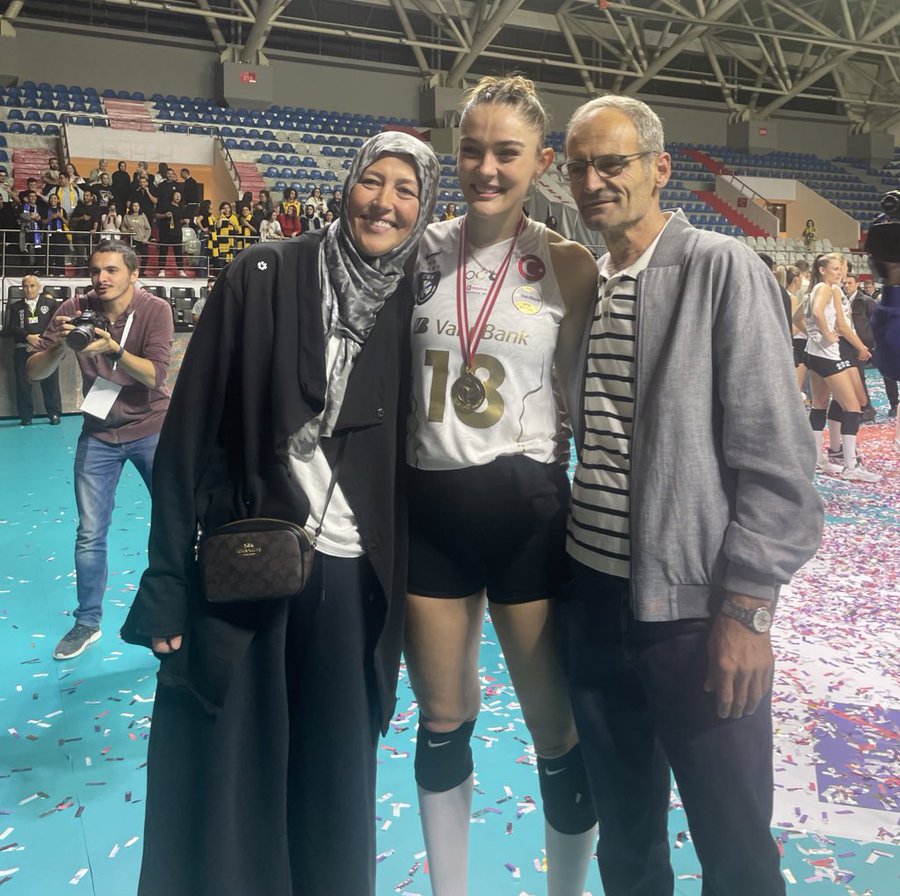 Zehra Güneş ve ailesi ❤️