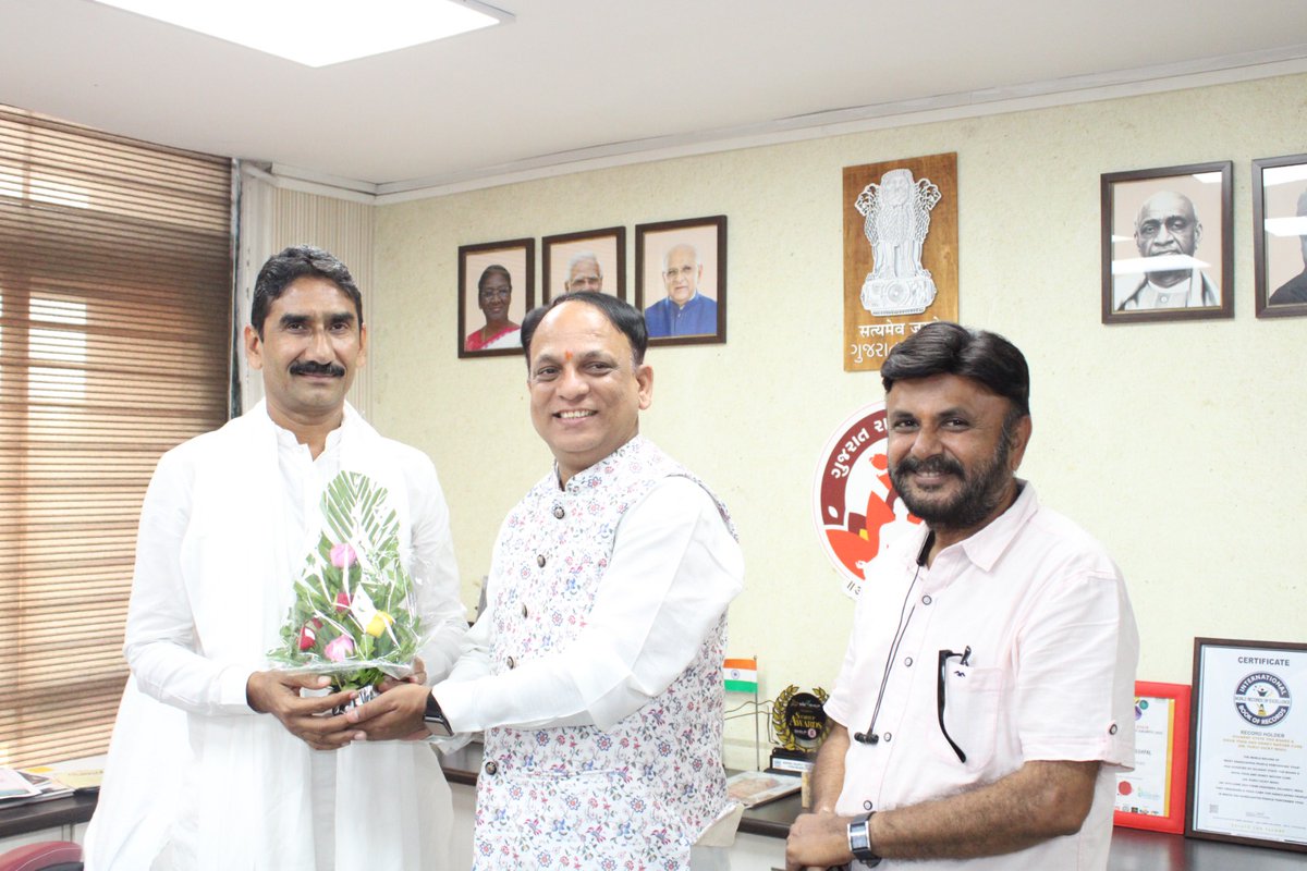 GujaratYogBoard's tweet photo. ગુજરાત રાજ્ય યોગ બોર્ડ અને ઇન્ટરનેશનલ નેચરોપથી ઓર્ગેનાઈઝેશન ના રાષ્ટ્રીય અધ્યક્ષ શ્રી અનંત બિરાદર દ્વારા વચ્ચે MOU કરવામાં આવ્યું...

આ MOU મારફતે નેચરોપથી અને યોગ સાથે મળીને રાષ્ટ્રને તન અને મનથી સ્વસ્થ બનાવવા માટેના કાર્યક્રમો કરશે.... https://t.co/AGbL2KRHRv