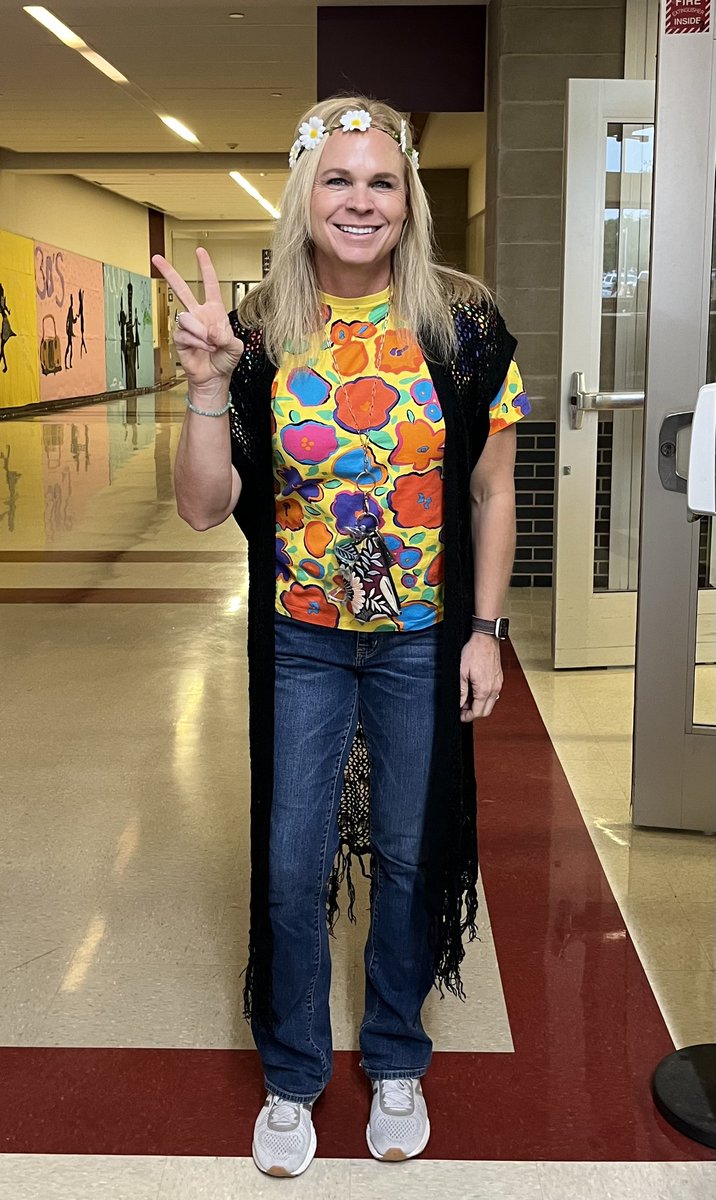 Hippie Day @LewisvilleHS for homecoming week! @lewisvillestuco #FarmerPride @lewisvilleHScou