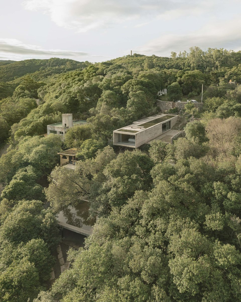Casa 3 elementos, Agustín Lozada, Río Ceballos, Córdoba, Argentina, 2022.
—
© #FedericoCairoli | federicocairoli.com