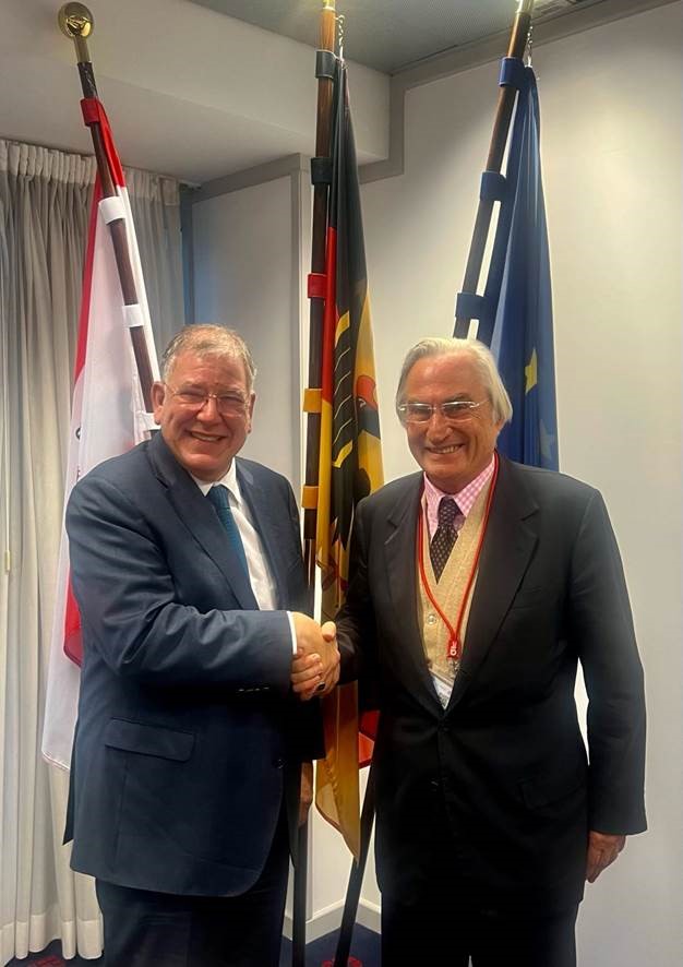 MittelstandBVMW's tweet photo. Christoph Ahlhaus ist neuer Vizepräsident von @INSME_!
Als neues Mitglied im Präsidium der Weltorganisation für #KMU trägt der #BVMW-Vorsitzende dazu bei, die Bedeutung von KMU auf internationaler Bühne zu stärken.
Dafür setzt sich #INSME ein 👉 https://t.co/VXzZRVoAxh https://t.co/Pip12GN3wC