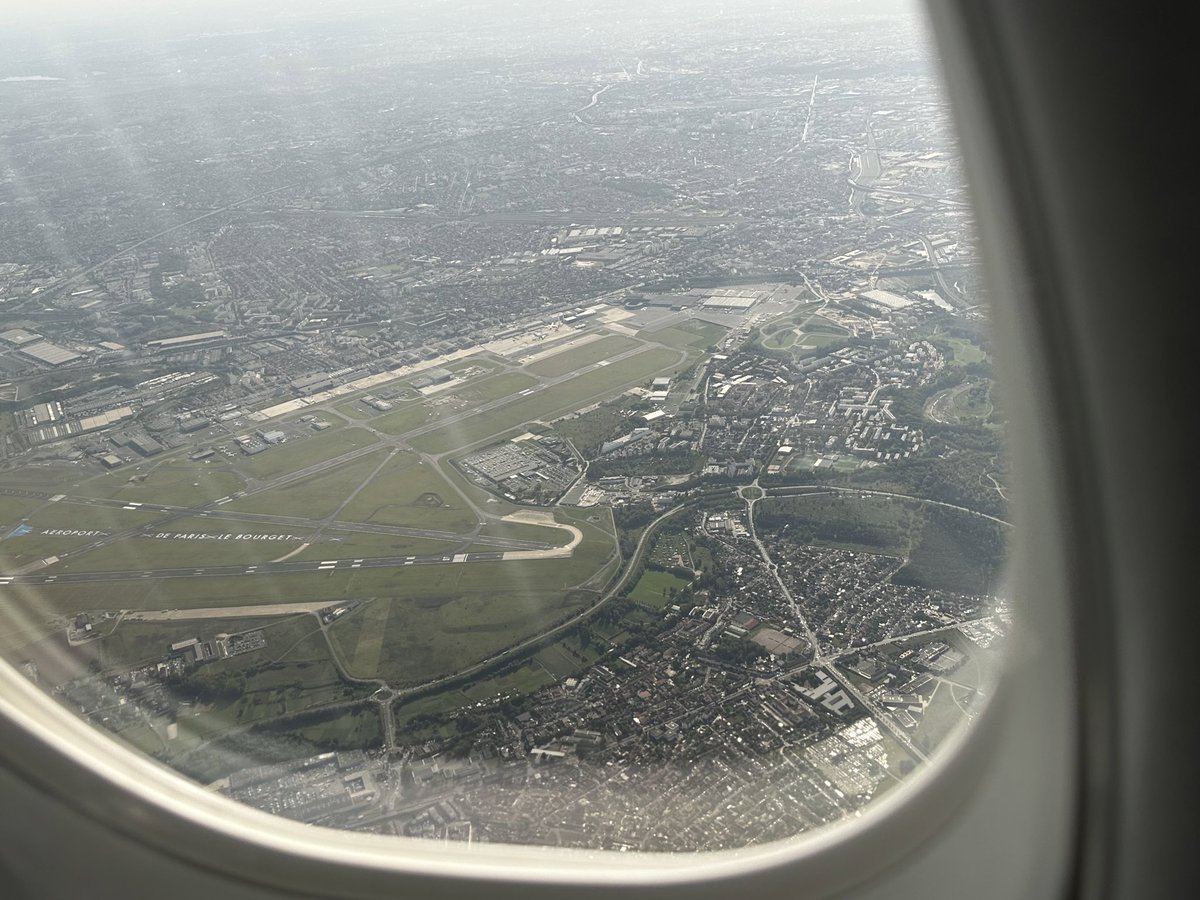 NimbusGlider's tweet photo. @GinieSigonney @justplanes Et peu après le décollage de CDG hier … https://t.co/ccW7vrOmvc