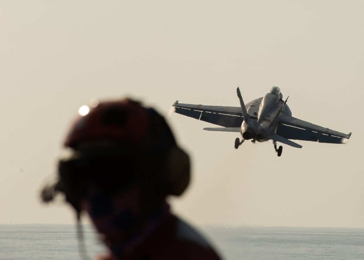US5thFleet's tweet image. #IntegrityattheHelm

F/A-18F &amp;amp; F/A-18E Super Hornet aircraft attached to VFA's 37 &amp;amp; 213 operate from the world's largest aircraft carrier @Warship_78 USS Gerald R. Ford (CVN 78) in the Eastern Mediterranean Sea, Oct. 11.