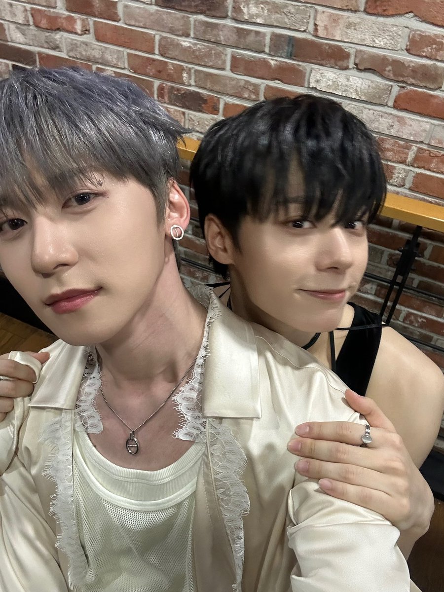 official_ONEUS's tweet photo. [#환웅]
투문 덕에 비타민D
충전 완료🫶🏻 https://t.co/IT6fwO2Mhq