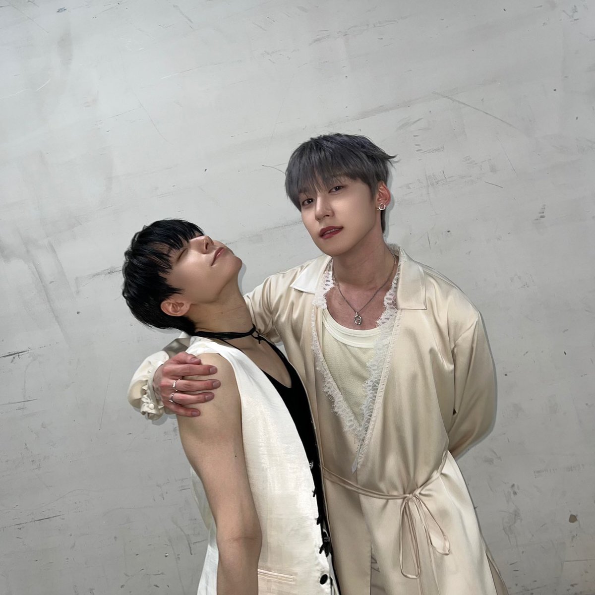 official_ONEUS's tweet photo. [#환웅]
투문 덕에 비타민D
충전 완료🫶🏻 https://t.co/IT6fwO2Mhq