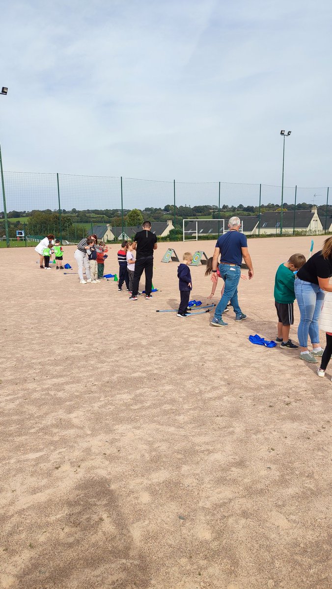 Usep50's tweet photo. Hier avait lieu la rencontre déplacements et jeux d'adresses pour 125 enfants du centre manche. 6 écoles participantes a cette journée de reprise des GS/CP/CE1 pour la saison 2023/24. Un plaisir sous le soleil d'octobre.
@UsepNormandie 
@dsden50 
@Ligue_Normandie https://t.co/bBIyVW5aEg
