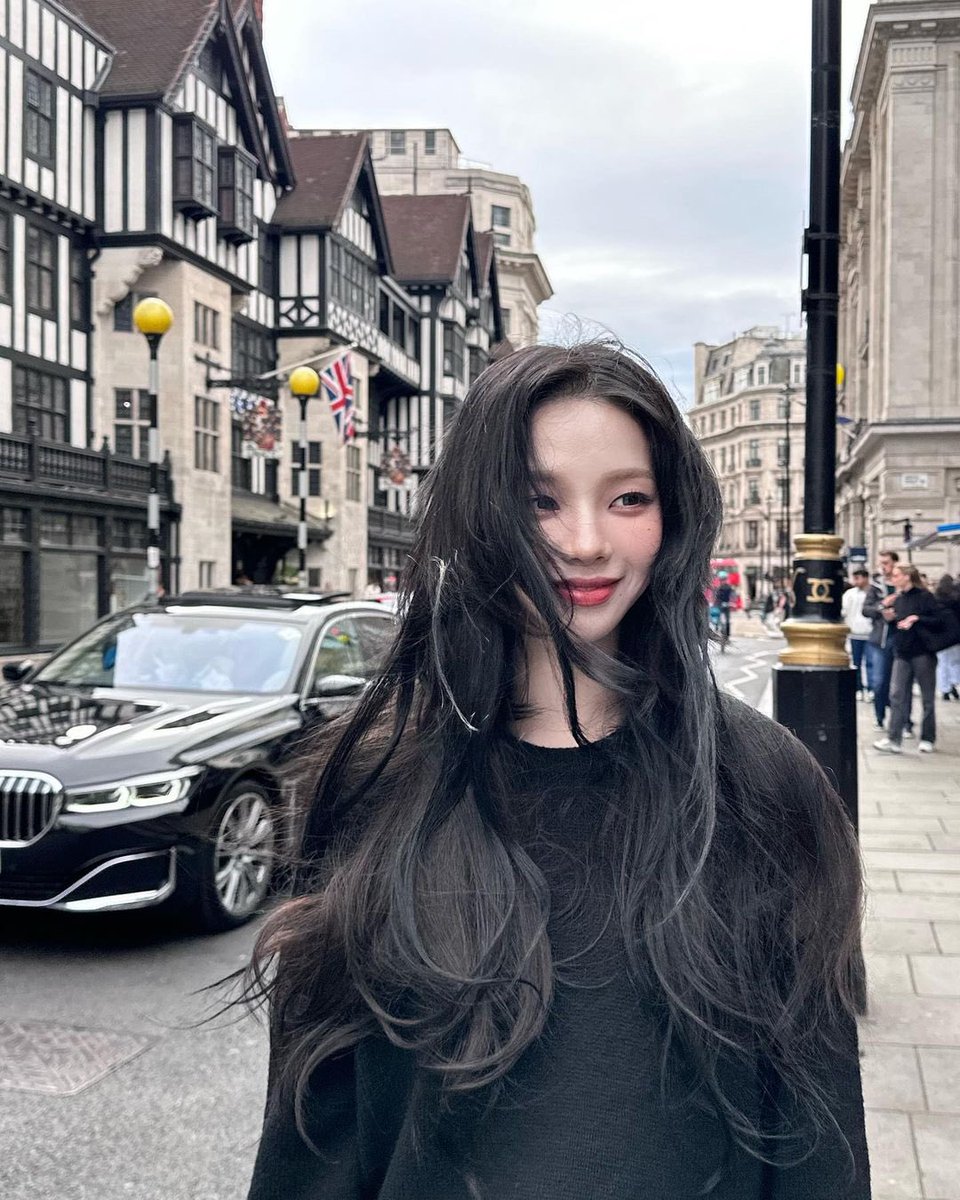 hourlykrn's tweet photo. she's so gfriend-coded https://t.co/JCEtSmqNN5