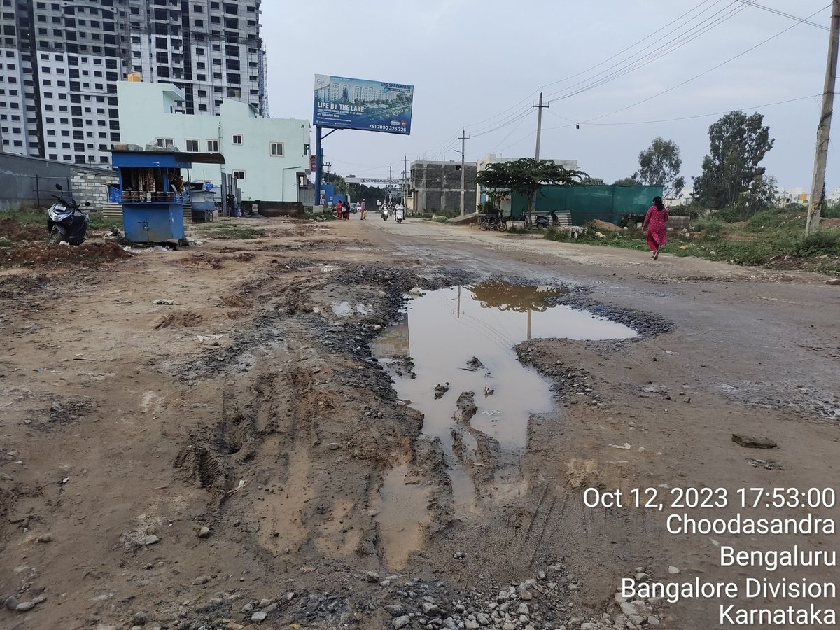 vimal3605's tweet photo. @osd_cmkarnataka @east_bengaluru @siddaramaiah @DKShivakumar @MLAShivanna @DKSureshINC @WFRising @BengaluruAgenda @Ashokmruthyu @ECityRising @Namma_Bengaluru @NammaBengaluroo @osd_cmkarnataka sorry but there is no clarity in your statement. actual reason is that road cannot be asphalted since there is no drainage and connection of calavuate to nearest water body.PWD and Panchayat are playing blame game with each other and not helping for the drainage. https://t.co/do0gTObwvP
