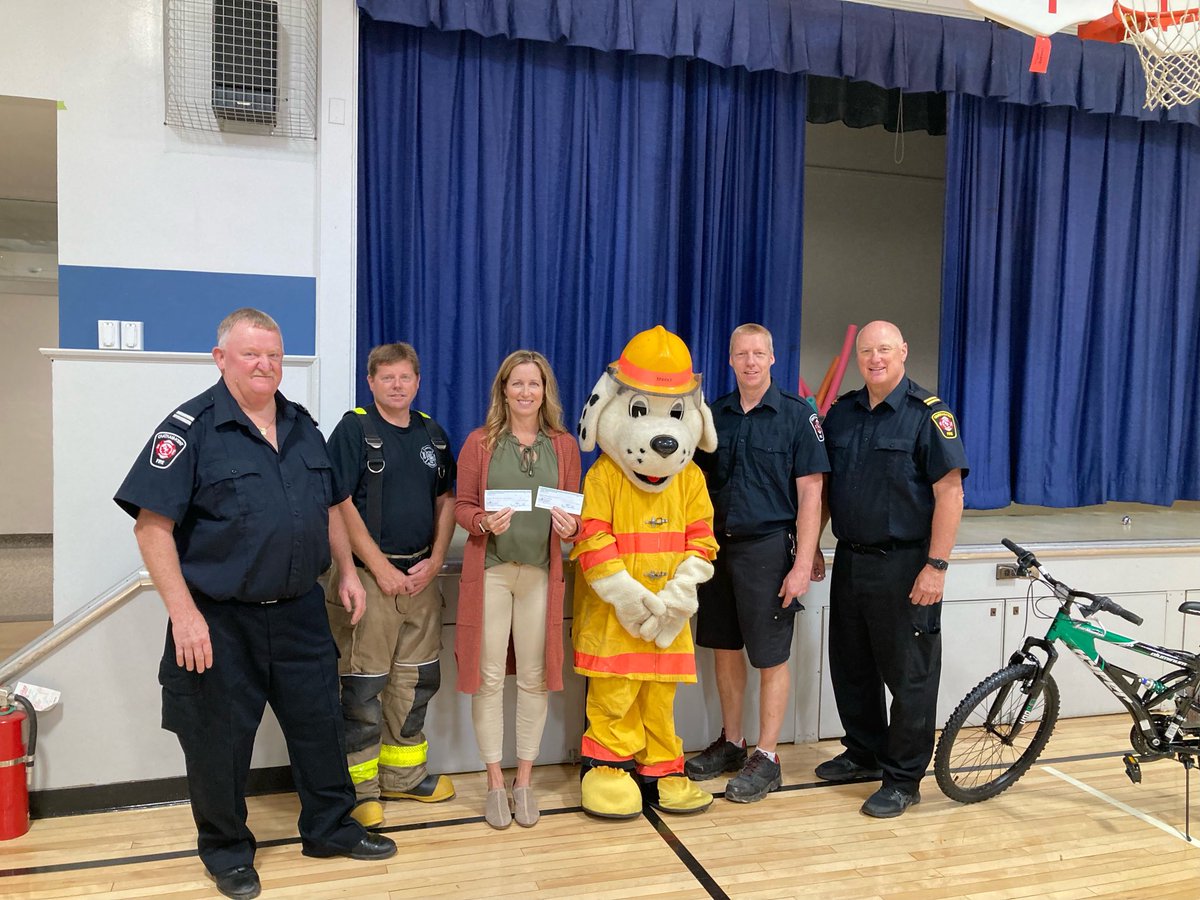 Thank you Thamesville and Bothwell firefighters for your very generous donation to our playground climber fund!!  The Tigers are very appreciative! 🐾