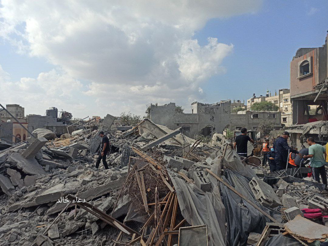 faiz_architect's tweet photo. The massacre of the Zionist in Tall- Alsultan Gaza!!
@TIME @nytimes @TheGardianNews
@UNRWA @UNHumanRights
@UN @nytimes @Europarl_EN @europeanunion #Gaza #FreeGaza #FreePalaestine 
#IsraelTerrorists #IsraelPalestineWar #palastine #Hamas #IsraelPalestineWar https://t.co/4dstrSP5KJ