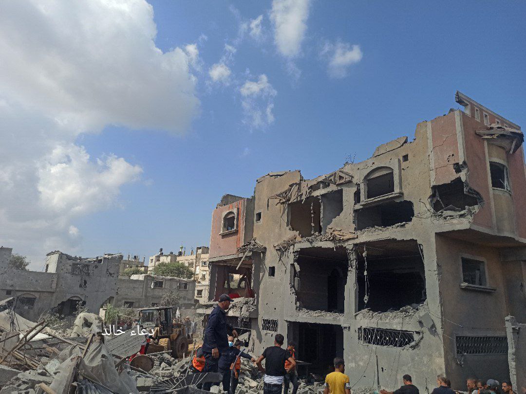 faiz_architect's tweet photo. The massacre of the Zionist in Tall- Alsultan Gaza!!
@TIME @nytimes @TheGardianNews
@UNRWA @UNHumanRights
@UN @nytimes @Europarl_EN @europeanunion #Gaza #FreeGaza #FreePalaestine 
#IsraelTerrorists #IsraelPalestineWar #palastine #Hamas #IsraelPalestineWar https://t.co/4dstrSP5KJ