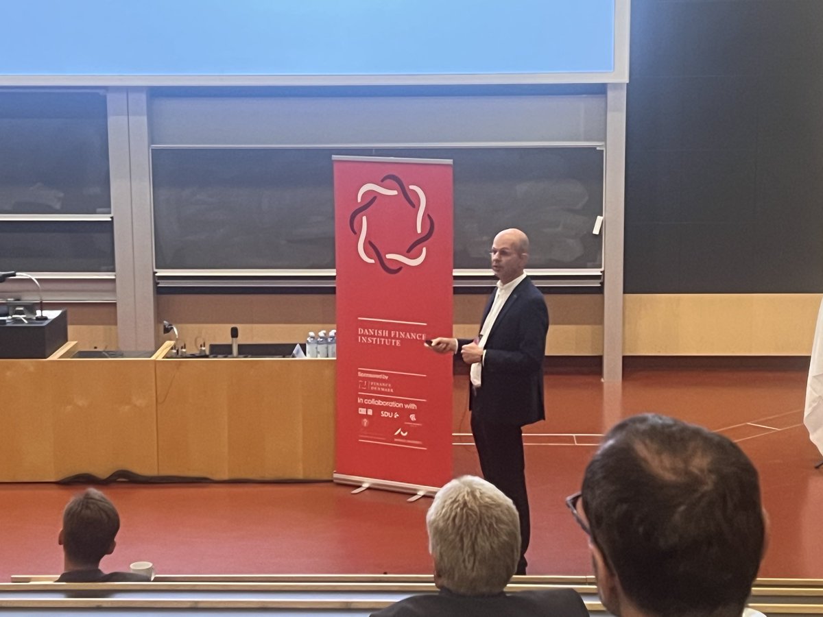 Ved den årlige konference i #dfi taler Søren Leth-Petersen om, hvorfor så mange danskere har så lille en fri opsparing - et super relevant spørgsmål med konsekvenser for den enkelte og for #dkøko