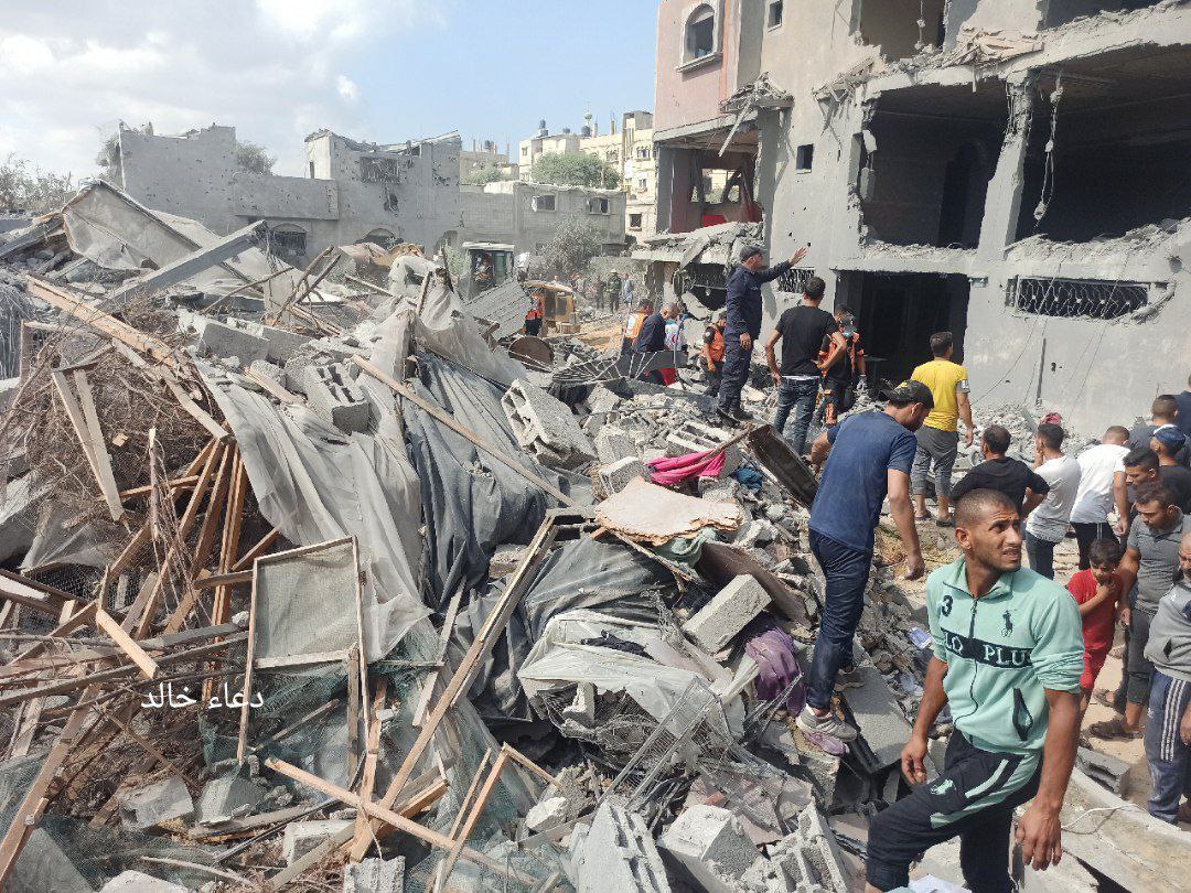 faiz_architect's tweet photo. The massacre of the Zionist in Tall- Alsultan Gaza!!
@TIME @nytimes @TheGardianNews
@UNRWA @UNHumanRights
@UN @nytimes @Europarl_EN @europeanunion #Gaza #FreeGaza #FreePalaestine 
#IsraelTerrorists #IsraelPalestineWar #palastine #Hamas #IsraelPalestineWar https://t.co/4dstrSP5KJ