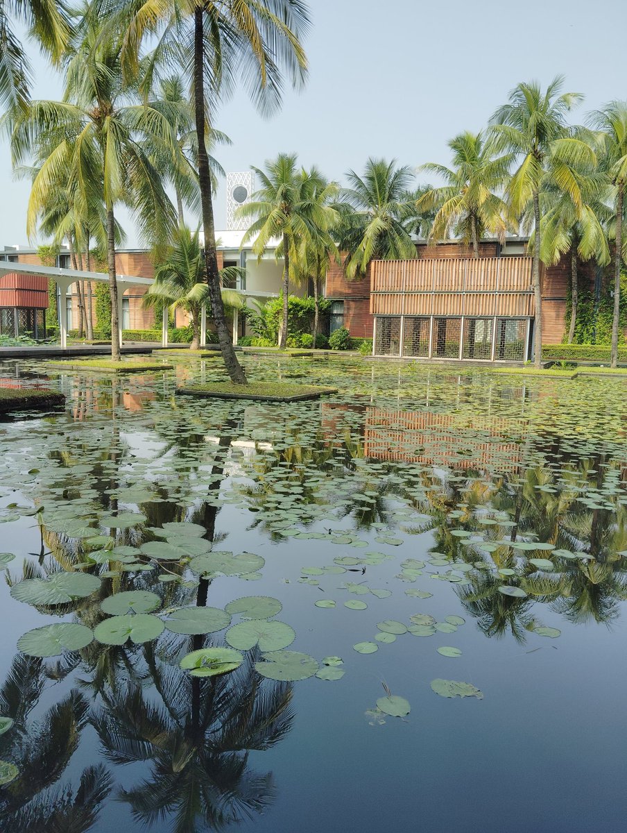 piyali0117's tweet photo. Went to #ITCSonar #Calcutta today after an eternity. The lily pool hadn't changed a jot. At the lunch buffet there were flies prancing on the salad cucumbers. When I pointed out in horror, the attendant didn't blink but stonily plucked them out with the tongs there that guests.. https://t.co/0iaAfrNKm5