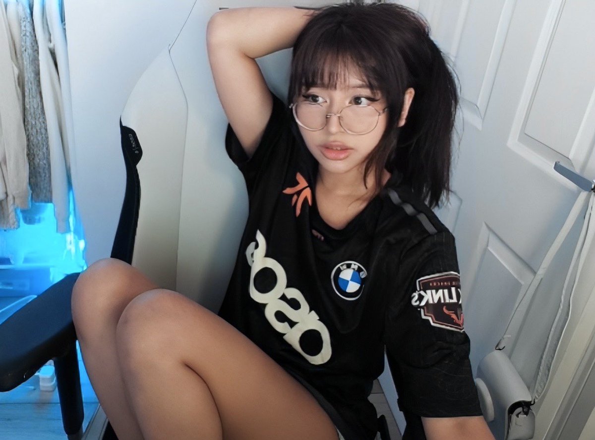 pew gaming

twitch.tv/ashlyne