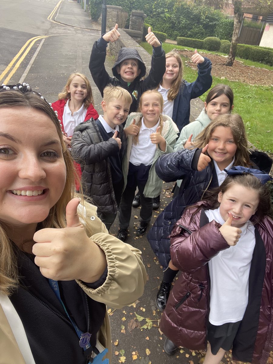 Ysgol_y_Castell's tweet photo. Mae dreigiau blwyddyn 4 a 5 wedi mwynhau creu a phostio cardiau  Shwmae, Su’mae yn barod am ddiiwrnod o ddathlu yfory! #shwmaesutmae #sicastell https://t.co/Ufk6jqSgBi