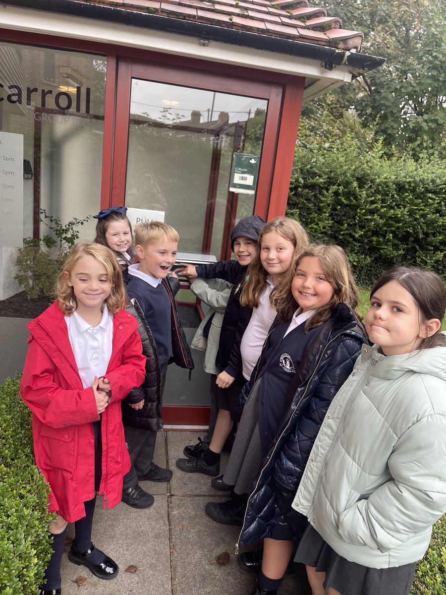 Ysgol_y_Castell's tweet photo. Mae dreigiau blwyddyn 4 a 5 wedi mwynhau creu a phostio cardiau  Shwmae, Su’mae yn barod am ddiiwrnod o ddathlu yfory! #shwmaesutmae #sicastell https://t.co/Ufk6jqSgBi