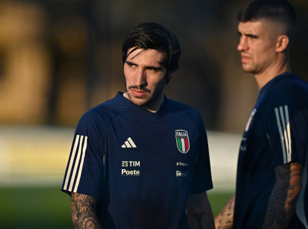 MilanPosts's tweet photo. 🚨🚨🚨🚨 Fabrizio Corona: after already revealing the #Fagioli case: "#Tonali and #Zaniolo also bet." https://t.co/vy220NPFHm