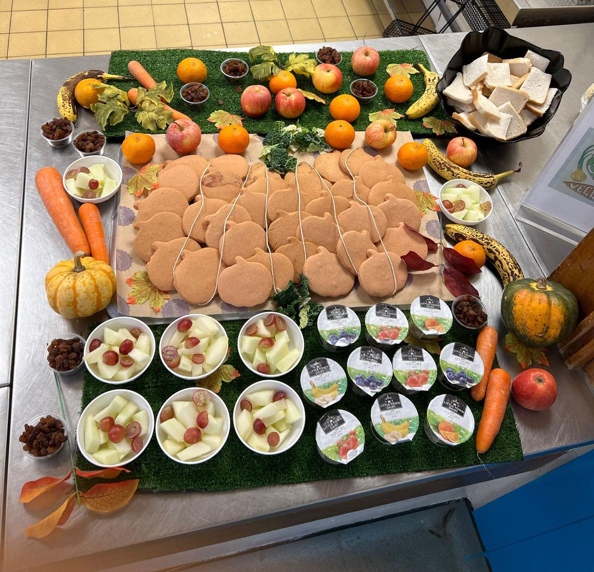 Thank you to Year 3 and Mrs Silcock, our new kitchen manager, for making our serving hatch look so lovely at Harvest time @LouisaMellors