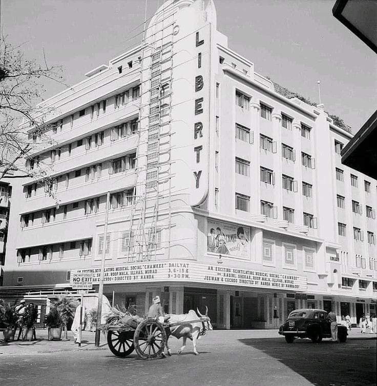 Mumbai 1952 #mumbai #pic #mumbaitimes #heritage #mumbaipics #Epic #cinema